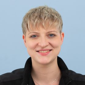 Mitarbeiterportrait von Hanna Neumeyer im Grosstier Pflegedienst des Universitären Tierspitals der Vetsuisse-Fakultät der Universität Zürich