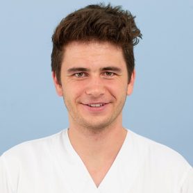 Standard Mitarbeiterportrait von Dominique Leu, Assistent in der Kleintierchirurgie des Universitären Tierspitals der Vetsuisse-Fakultät der Universität Zürich.