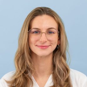 Mitarbeiterportrait von Amelie-Victoria Liebich, Intern in der Kleintier Chirurgie des Universitären Tierspitals der Vetsuisse-Fakultät der Universität Zürich