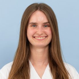 Mitarbeiterportrait von Rebecca Lund, Intern in der Kleintierchirurgie des Universitären Tierspitals der Vetsuisse-Fakultät der Universität Zürich