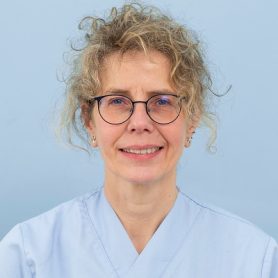 Mitarbeiterportrait von Sandra Mosimann, Leiterin Pflege in der Zootierklinik des Universitären Tierspitals der Vetsuisse-Fakultät der Universität Zürich
