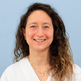 Mitarbeiterportrait von Anouk Reich, Assistenzärztin in der Kleintiermedizin des Universitären Tierspitals der Vetsuisse-Fakultät der Universität Zürich