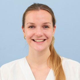 Mitarbeiterportrait von Clara Stumpf, Assistenzärztin in der Kleintiermedizin des Universitären Tierspitals der Vetsuisse-Fakultät der Universität Zürich