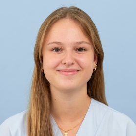 Mitarbeiterportrait von Tina Weibel, TPA-Praktikantin in der Klinik für Zoo-, Heim-, und Wildtiere der Kleintierklinik des Universitären Tierspitals der Vetsuisse-Fakultät der Universität Zürich